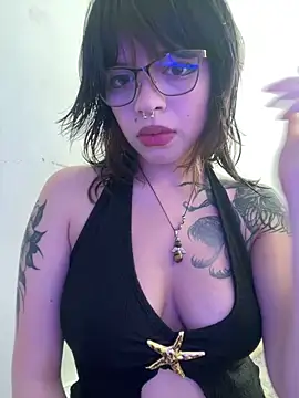 Snapshot of BabySixxxx chatting on June 8, 4:40 pm BabySixxxx online show from June 8, 4:40 pm