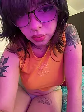 Snapshot of BabySixxxx chatting on July 25, 9:01 pm BabySixxxx online show from July 25, 9:01 pm