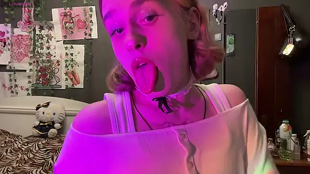 Miss Amy00 online show from August 3, 12:42 am