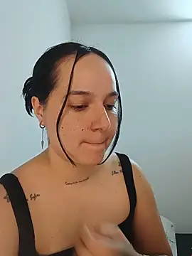 Snapshot of lucyparker_28 chatting on May 23, 1:22 am lucyparker 28 online show from May 23, 1:22 am