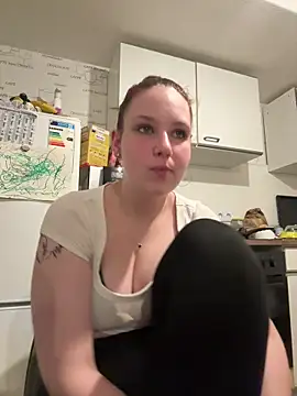 Snapshot of CuteBeaX chatting on May 23, 7:18 pm CuteBeaX online show from May 23, 7:18 pm