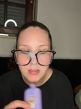Snapshot of CuteBeaX chatting on June 2, 6:43 pm CuteBeaX online show from June 2, 6:43 pm