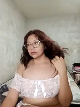 Snapshot of Grace_Moon04 chatting on May 8, 5:18 pm Grace Moon04 online show from May 8, 5:18 pm