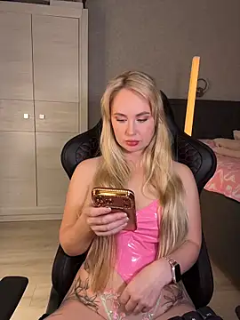 Kitty-Kelsi online show from June 12, 9:19 am