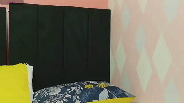 NaughtyyMommyyy online show from June 5, 8:03 pm