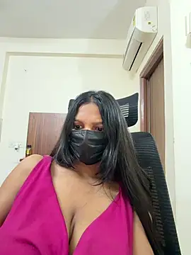 Snapshot of PIHU01990 chatting on May 2, 6:35 pm PIHU01990 online show from May 2, 6:35 pm