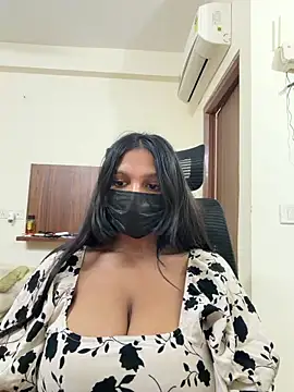 Snapshot of PIHU01990 chatting on May 3, 8:09 am PIHU01990 online show from May 3, 8:09 am