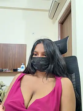 Snapshot of PIHU01990 chatting on May 5, 7:00 pm PIHU01990 online show from May 5, 7:00 pm