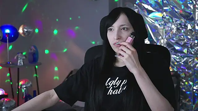 Snapshot of SeraphineSparda chatting on May 20, 2:56 pm SeraphineSparda online show from May 20, 2:56 pm