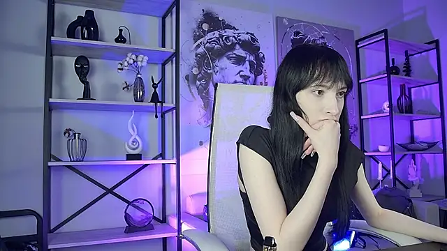 Snapshot of SeraphineSparda chatting on June 12, 11:42 am SeraphineSparda online show from June 12, 11:42 am