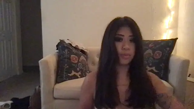 Snapshot of kittycat4810 chatting on June 1, 8:05 am kittycat4810 online show from June 1, 8:05 am