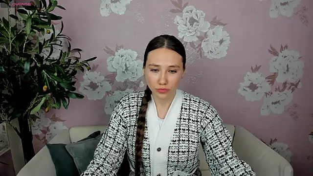 FreddaCordaro online show from April 30, 12:11 pm