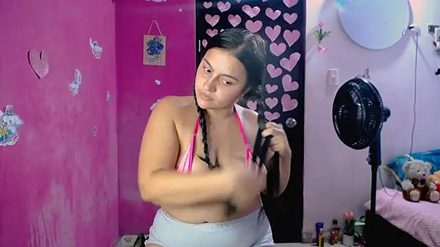 Snapshot of Kiara_tits chatting on June 20, 1:41 am Kiara tits online show from June 20, 1:41 am
