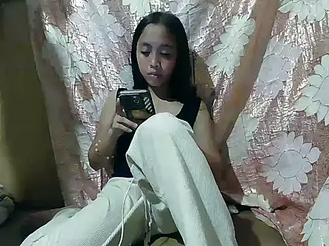 Snapshot of Yours_AsianPinayGirl18 chatting on May 19, 9:48 am Yours AsianPinayGirl18 online show from May 19, 9:48 am
