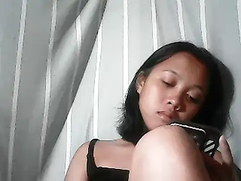 Snapshot of Yours_AsianPinayGirl18 chatting on June 10, 9:46 pm Yours AsianPinayGirl18 online show from June 10, 9:46 pm