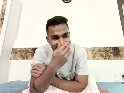Desihotboy990 online show from June 24, 1:43 pm