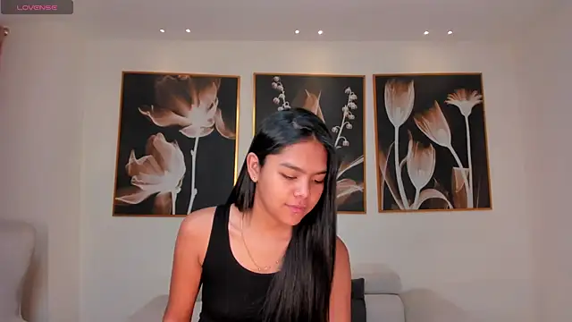 Snapshot of SaphiraJames chatting on June 10, 1:50 am SaphiraJames online show from June 10, 1:50 am