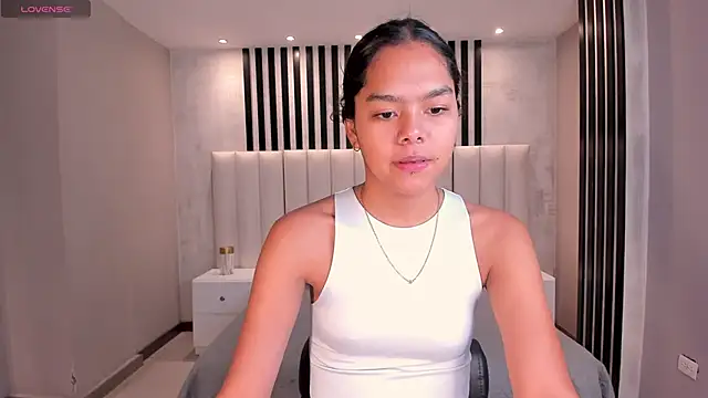 Snapshot of SaphiraJames chatting on June 27, 1:54 am SaphiraJames online show from June 27, 1:54 am