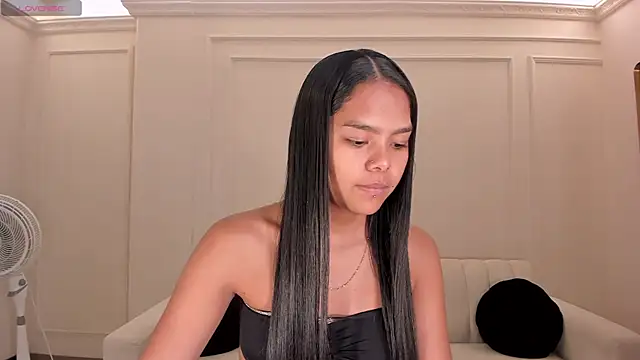 Snapshot of SaphiraJames chatting on July 7, 1:19 am SaphiraJames online show from July 7, 1:19 am