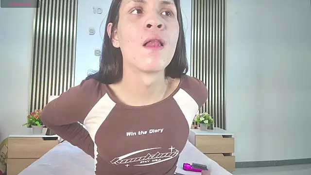 Snapshot of Juliette_Doll_ chatting on July 3, 1:28 pm Juliette Doll online show from July 3, 1:28 pm