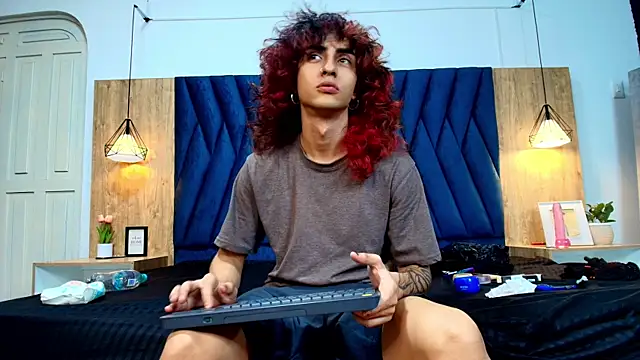 Divine      online show from May 16, 3:03 am