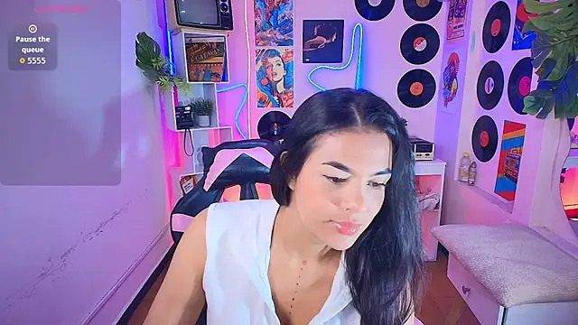 Snapshot of Duulce_mia chatting on July 6, 11:29 am Duulce mia online show from July 6, 11:29 am