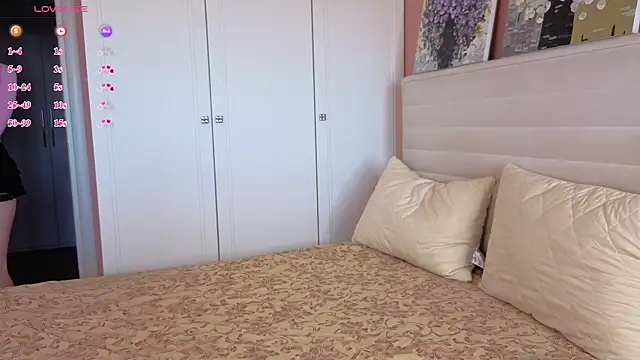 Chanelbayerr online show from June 6, 12:43 pm