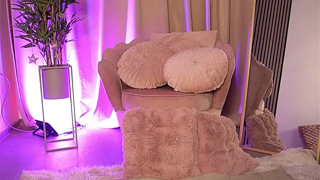 Kira Krush online show from June 22, 4:20 am