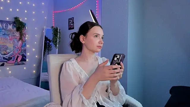 Snapshot of Elvienne chatting on June 6, 3:11 am Elvienne online show from June 6, 3:11 am
