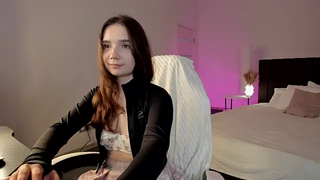 Snapshot of Elvienne chatting on June 10, 3:18 am Elvienne online show from June 10, 3:18 am