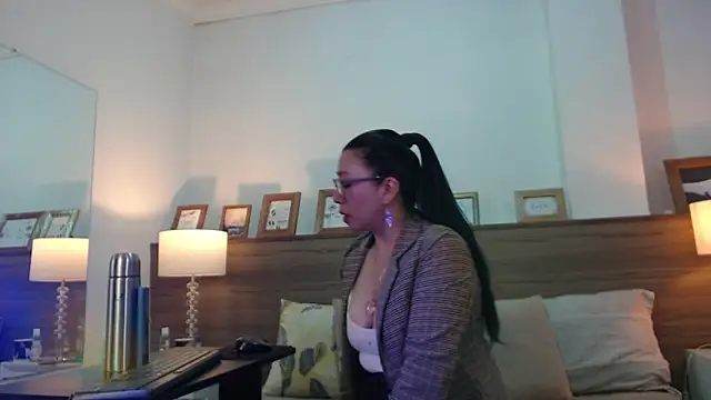 Snapshot of FranciscaVera chatting on June 9, 6:52 pm FranciscaVera online show from June 9, 6:52 pm