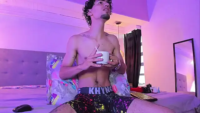 Snapshot of MichaelEvanss_ chatting on May 20, 12:55 pm MichaelEvanss online show from May 20, 12:55 pm