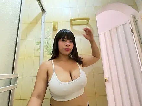 luna silk  online show from June 18, 7:07 pm
