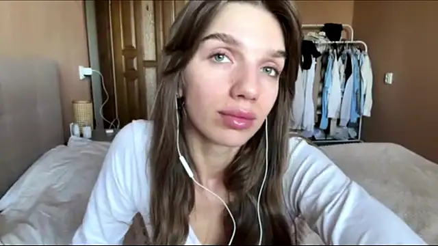 Snapshot of TrishIsaac chatting on May 28, 6:32 am TrishIsaac online show from May 28, 6:32 am