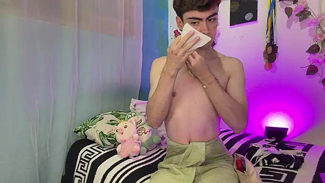 Snapshot of _peachyboy chatting on June 7, 3:54 am peachyboy online show from June 7, 3:54 am
