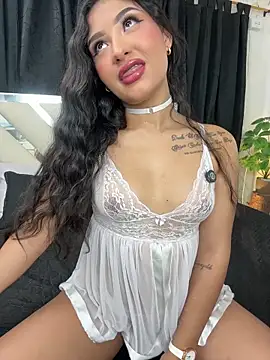 SabrinaX X online show from May 4, 9:33 pm