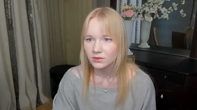 KoriMurden online show from May 2, 7:35 am
