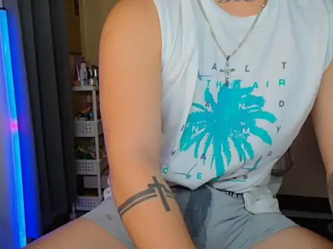 Snapshot of Ashtonfuckingboi chatting on July 2, 4:40 am Ashtonfuckingboi online show from July 2, 4:40 am