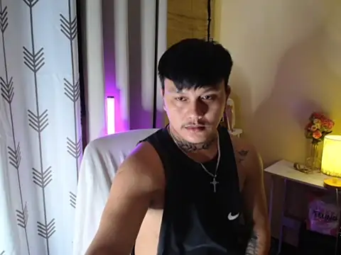 Snapshot of Ashtonfuckingboi chatting on July 5, 7:21 pm Ashtonfuckingboi online show from July 5, 7:21 pm
