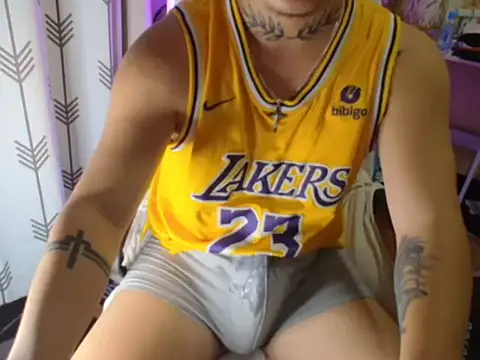 Snapshot of Ashtonfuckingboi chatting on July 7, 10:52 am Ashtonfuckingboi online show from July 7, 10:52 am