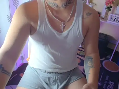 Snapshot of Ashtonfuckingboi chatting on July 15, 6:46 pm Ashtonfuckingboi online show from July 15, 6:46 pm