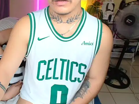 Snapshot of Ashtonfuckingboi chatting on July 28, 8:52 pm Ashtonfuckingboi online show from July 28, 8:52 pm