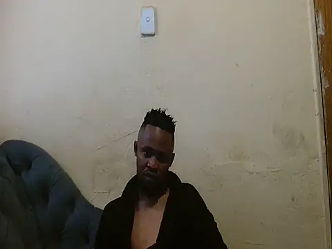 Snapshot of xxTroyX chatting on June 4, 9:15 am xxTroyX online show from June 4, 9:15 am