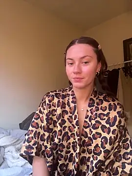 Snapshot of daisycollins chatting on May 9, 3:45 am daisycollins online show from May 9, 3:45 am