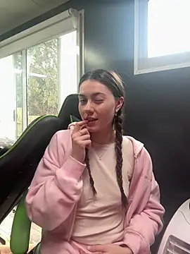 Snapshot of daisycollins chatting on May 17, 12:08 am daisycollins online show from May 17, 12:08 am