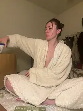 Snapshot of daisycollins chatting on May 20, 10:10 am daisycollins online show from May 20, 10:10 am