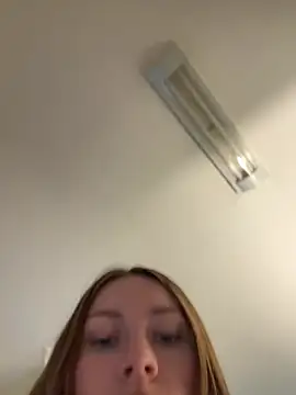Snapshot of daisycollins chatting on June 3, 6:27 am daisycollins online show from June 3, 6:27 am