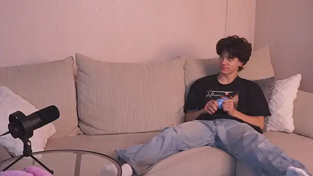 Snapshot of Jess_and_Wayne chatting on July 6, 2:47 pm Jess and Wayne online show from July 6, 2:47 pm