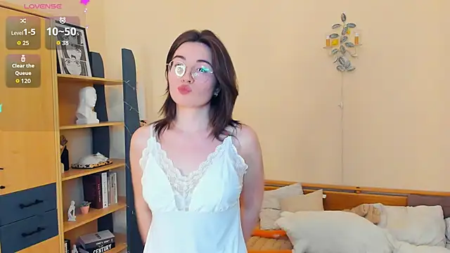 LatoniaNeedam online show from June 8, 12:47 am