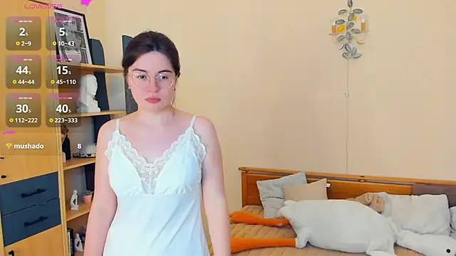 LatoniaNeedam online show from June 8, 1:28 am